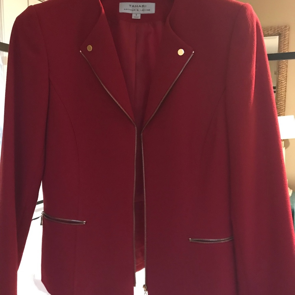 Red Tahari blazer size 6